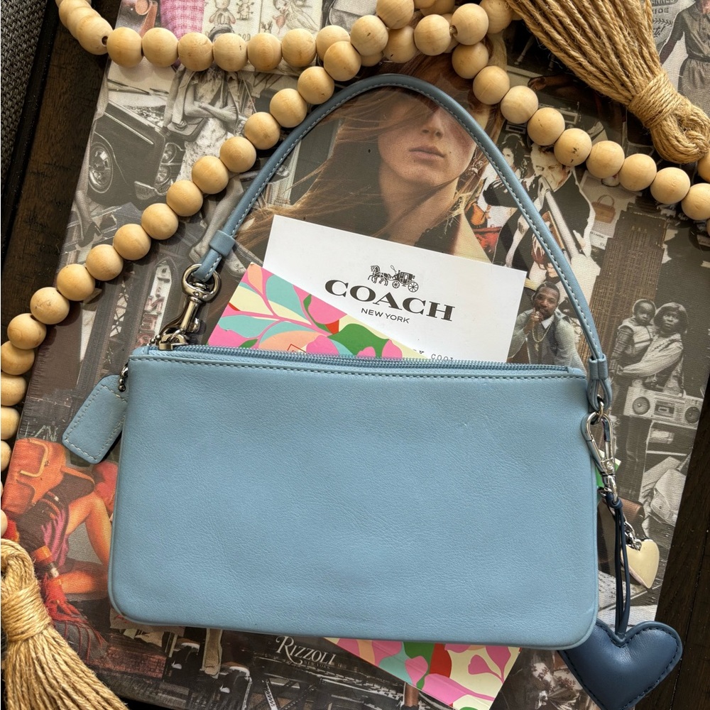 ❌❌SOLD❌❌🩵VTG COACH Hamptons Leather Lrg Skinny Wristlet🩵 - Picture 15 of 15